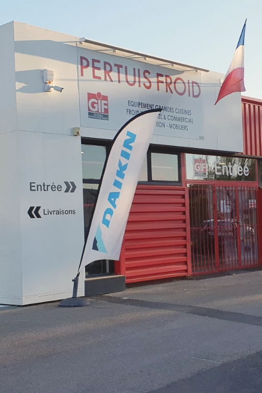 devanture d'un magasin pertuis froid gif et daikin